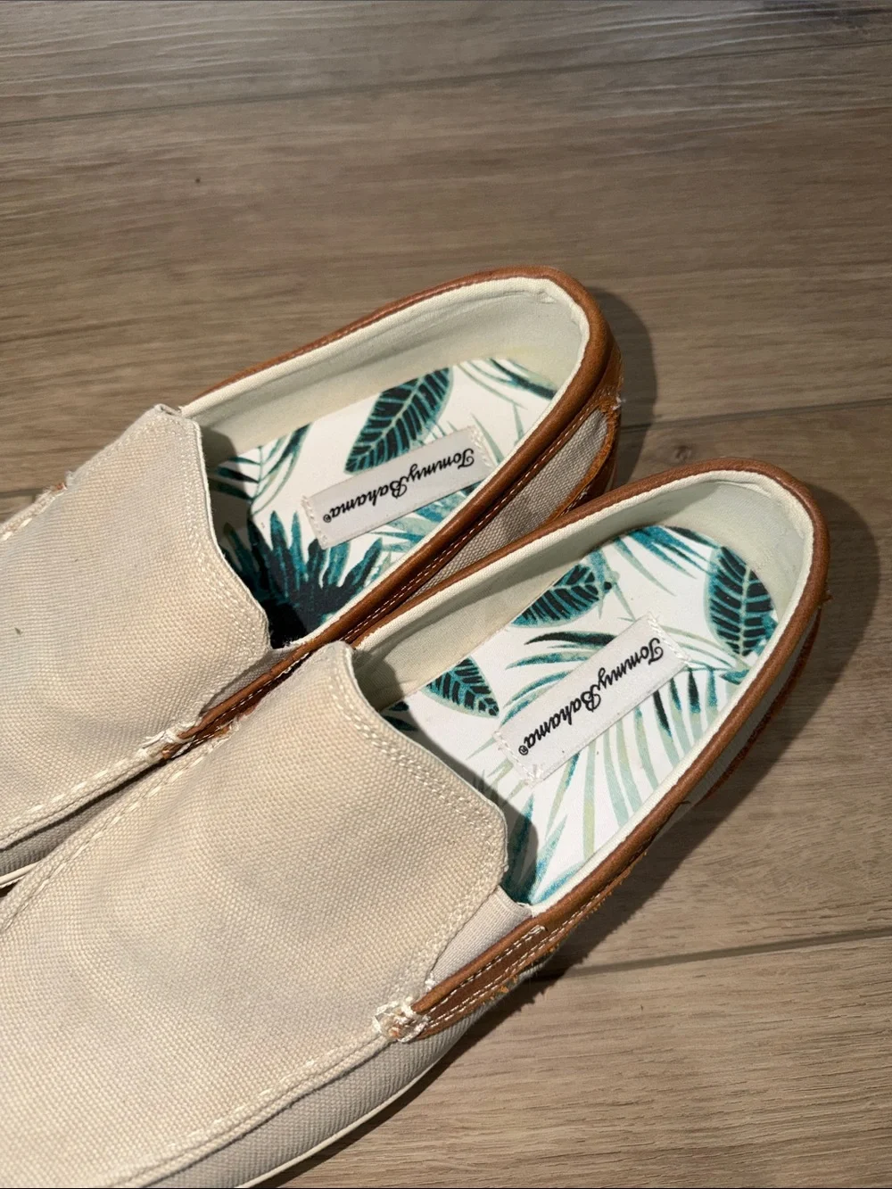 Tommy Bahama Costa Venetian slip-on shoes canvas upper brown leather accents 10